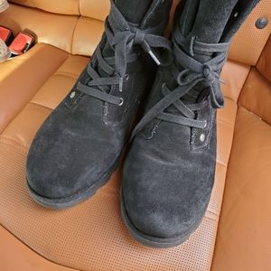 Bearpaw black size 10 boots